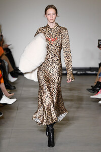 annakiki-rtw-fall-2019-milan-fashion-week-mfw030.thumb.jpg.092187b5853fbc5d9edd0fb8656a3ad6.jpg