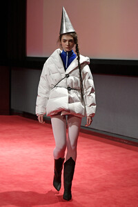 anton_belinskiy_rtw_fall_2019_paris_fashion_week_pfw_016.thumb.jpg.1c12ac20ac9fc1e43b31eaadc5b3147a.jpg