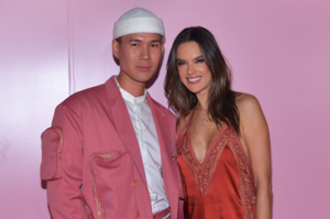 Alessandra Ambrosio - Sayfa 3 ApZ2R4VN_o.thumb.png.b7affbe3037231ba9e672d30a52ac7c1