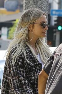 ashlee-simpson-and-evan-ross-out-in-la-04-02-2019-0.jpg