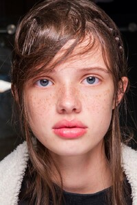 backstage-defile-preen-by-thornton-bregazzi-printemps-ete-2019-londres-coulisses-23.thumb.jpg.5665ca26c192206aefed576018aed540.jpg