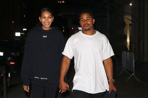 chanel-iman-and-sterling-shepard-leave-off-white-dinner-at-l-avenue-04-24-2019-2.thumb.jpg.8550971eb686e31d851ffc3babcd603f.jpg