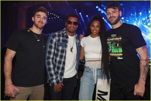 ciara-husband-russell-wilson-cheers-her-on-vegas-03.JPG