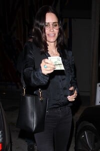 courteney-cox-at-craig-s-in-west-hollywood-04-10-2019-8.jpg