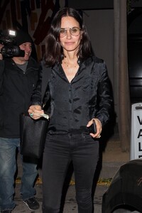 courteney-cox-at-craig-s-in-west-hollywood-04-10-2019-9.jpg