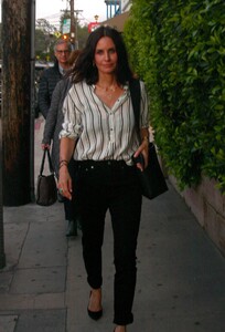 courteney-cox-out-in-santa-monica-04-11-2019-0.jpg