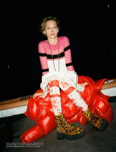 dazed-april-2019_sasha_ben-toms_agata-belcen-2-copy8d7ea698b152d0354291d8d8ebaded6d_thumb.thumb.jpg.0a29f58b8405c6f677eec92b63af439b.jpg