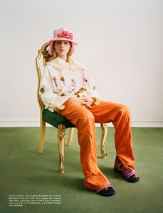 dazed-april-2019_sasha_ben-toms_agata-belcen-4-copy24085a4f9b75e23298985998fcb6b7ab_thumb.thumb.jpg.cfab62b858dff3761efcd893ff14cf02.jpg