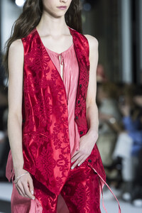 demeulemeester-clp-rf19-0075.thumb.jpg.93f8d1ad3aa0d48453d2f1f83fab149c.jpg