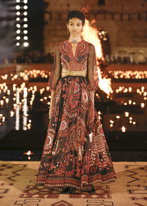 dior-cruise-2020-the-impression-look-035.thumb.jpg.ef2b8770391ef977003e1ae386f107ee.jpg