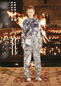 dior-cruise-2020-the-impression-look-078.thumb.jpg.88a96505ebe5eaec500ba5c5eba5a921.jpg