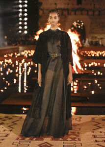 dior-cruise-2020-the-impression-look-096.thumb.jpg.0676b1e423084174046432402f9ac9e9.jpg
