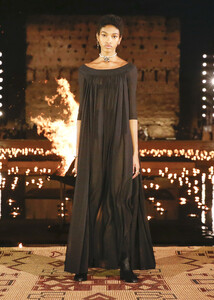 dior-cruise-2020-the-impression-look-100.thumb.jpg.093031672b3434158679a580ba63e01a.jpg