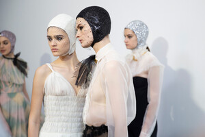 dior-hc-bks-m-rs19-1075.thumb.jpg.ca8415ddac65763bf58dcd12b8c1694e.jpg