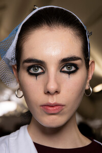 dior-hc-bks-v-rs19-7258.thumb.jpg.4b4e1cdea55a9857cd9f55da8c24f06f.jpg