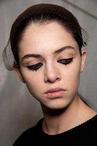 dior-hc-bks-v-rs19-7272.thumb.jpg.2aa69fc9e41eb635a45f168a4b76d24f.jpg