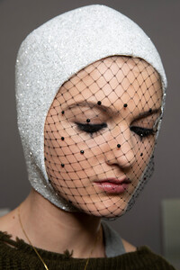 dior-hc-bks-v-rs19-7306.thumb.jpg.2ca4f068f96525d58ba75e1d65ca7924.jpg