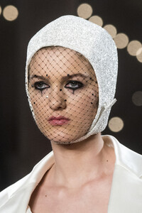 dior-hc-clp-rs19-0548.thumb.jpg.fb2144f2b9698af0ea9edf2280bb3d9f.jpg
