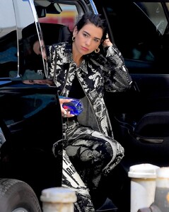 dua-lipa-heads-to-the-museum-in-new-york-04-27-2019-4.jpg