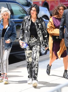 dua-lipa-heads-to-the-museum-in-new-york-04-27-2019-5.jpg