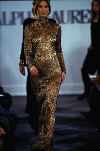 fashion-photography-archive-image-work-image----batch1----fullSize----103889_103889-28_0041_fs.jpg.thumb.jpg.bc0f23d7ef44d8b6476ac8ffb33210e0.jpg