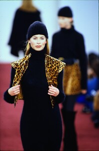 fashion-photography-archive-image-work-image----batch1----fullSize----103889_103889-29_0041_fs.jpgg.thumb.jpg.e57028c98071faf40f2f445d36d36dc3.jpg