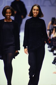 fashion-photography-archive-image-work-image----batch10----fullSize----103407_103407-28_0016_fs.jpg.thumb.jpg.dfba3a0bbc9afc8b22c2996f94e3187b.jpg