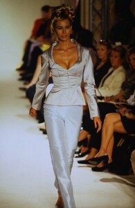 fashion-photography-archive-image-work-image----batch24----fullSize----104439_104439-8_0106_fs.jpg.thumb.jpg.2cdf12b06baf3a89a385fe7fcdd4d274.jpg