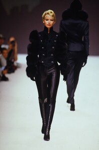 fashion-photography-archive-image-work-image----batch27----fullSize----104000_104000-4_0075_fs.jpg.thumb.jpg.4e16fa68046221645bf080499fdb4526.jpg