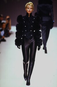 fashion-photography-archive-image-work-image----batch27----fullSize----104000_104000-4_0189_fs.jpg.thumb.jpg.053804b2857263d67013ae591ba42d53.jpg