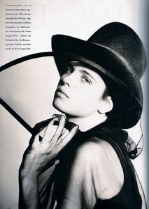 german-vogue-apr-89-2.thumb.jpg.4ee59a1d1579597c8c5d7f5b371954f1.jpg