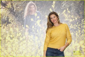 gisele-bundchen-launches-book-lessons-in-germany-03.thumb.jpg.70868a6699ba600e2fd549ca958b53e7.jpg