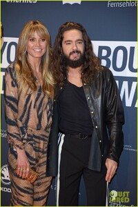 heidi-klum-kaulitz-twins-at-about-you-awards-01.jpg
