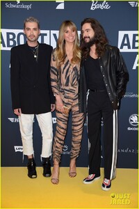heidi-klum-kaulitz-twins-at-about-you-awards-05.jpg