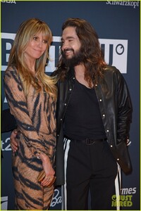heidi-klum-kaulitz-twins-at-about-you-awards-08.jpg