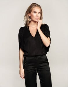 httpsdaisygrace.centracdn.netclientdynamicimages1591_dd04b69dd0-dg_pick_me_up_blouse_black_1.jpg