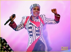 janelle-monae-ella-mai-coachella-performances-02.jpg