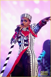 janelle-monae-ella-mai-coachella-performances-19.jpg