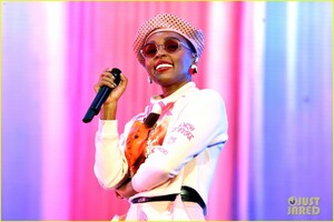 janelle-monae-ella-mai-coachella-performances-20.jpg