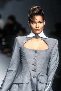 jean-louis-scherrer-hc-ss-1996-3.thumb.jpg.e3c059607b95b1f31c8fe526b5c52b6b.jpg