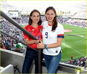 jennifer-garner-jessica-chastain-support-times-up-soccer-game-14.jpg