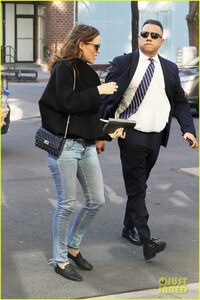 jennifer-garner-nyc-april-2019-01.thumb.jpg.802c57db97ffbc24ae89e49a1a5aa2aa.jpg