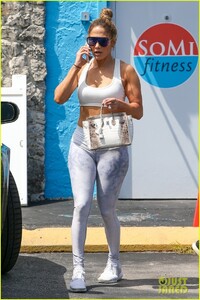 jennifer-lopez-alex-rodgriguez-april-2019-02.jpg