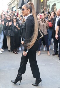jennifer-lopez-heads-to-sirius-radio-in-nyc-04-03-2019-16.jpg