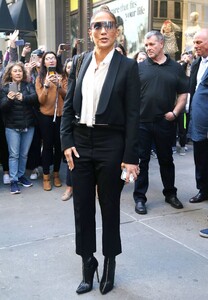 jennifer-lopez-heads-to-sirius-radio-in-nyc-04-03-2019-17.jpg
