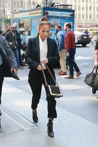 jennifer-lopez-heads-to-sirius-radio-in-nyc-04-03-2019-2.jpg