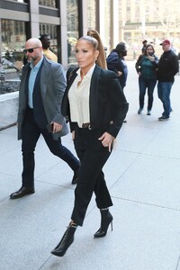 jennifer-lopez-heads-to-sirius-radio-in-nyc-04-03-2019-3.jpg