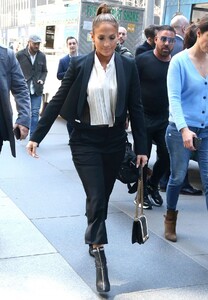 jennifer-lopez-heads-to-sirius-radio-in-nyc-04-03-2019-5.jpg