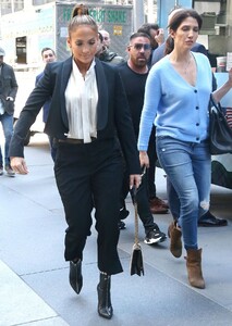 jennifer-lopez-heads-to-sirius-radio-in-nyc-04-03-2019-9.jpg
