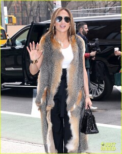 jennifer-lopez-says-shes-exposing-herself-like-never-before-in-hustlers-02.jpg